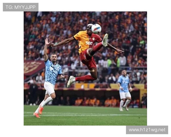 奥斯梅恩在快速反击中的战术作用解析